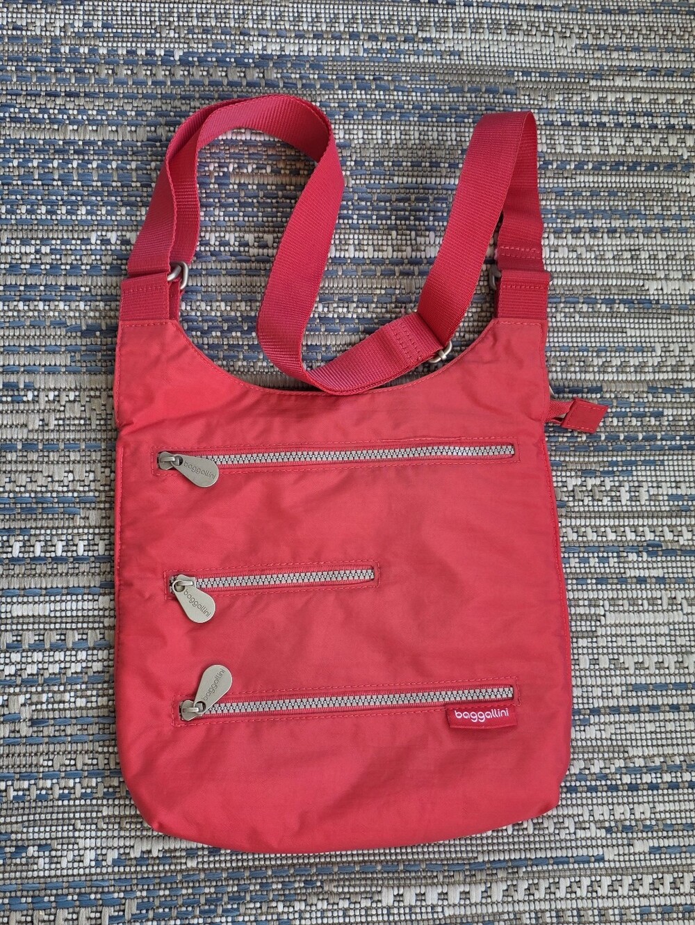 Baggallini Adjustable Strap Big Zipper Coral Red Bag RFID Protection Travel Bag